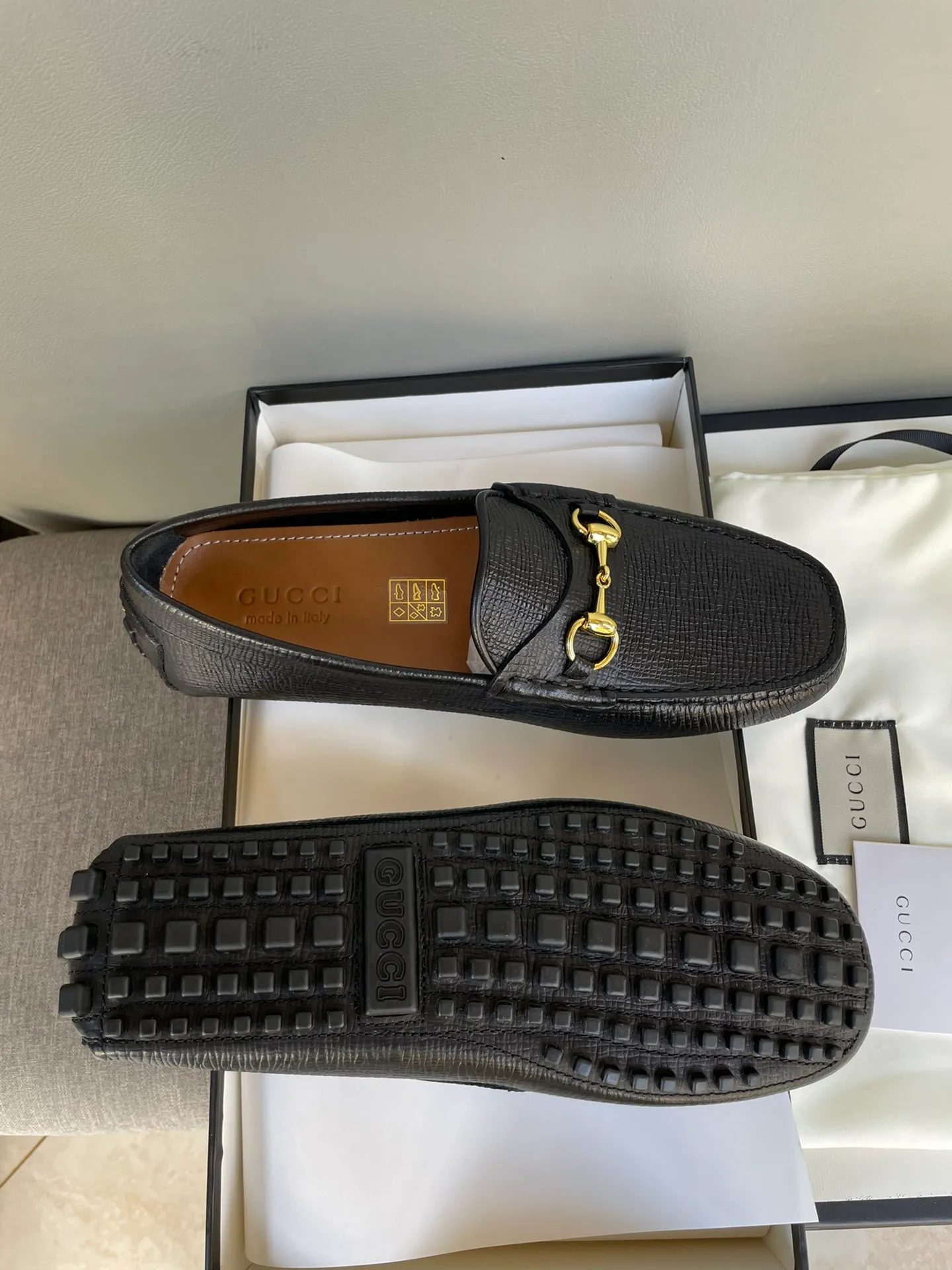 Batch 740💰[strong][strong][strong] Original order quality, new counter styles synchronized, Gucci counter new styles, handmade men's driving shoes, bean shoes, slip-on shoes, lazy shoes, exquisite hand-stitching, workmanship details comparable to the counters, Italian imported cowhide, water-dyed cowhide lining, tree paste leather feet, sweat-absorbent and odor-proof, off-white, black 39-44, large quantity in stock (38, 45 custom-made)